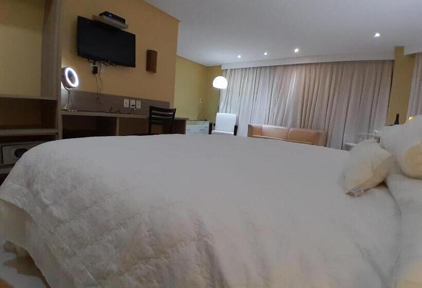 סוויטת סופריור, Anaí