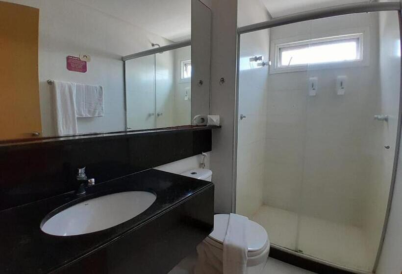 חדר סטנדרט לשלושה, Anaí