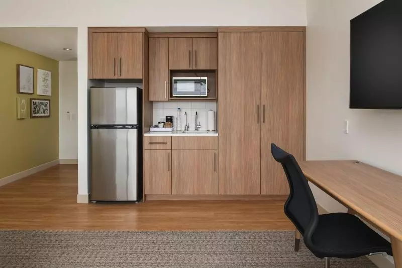 キングサイズベッドのスタンダードルーム, Hampton Inn & Suites By Hilton Regina East Gate