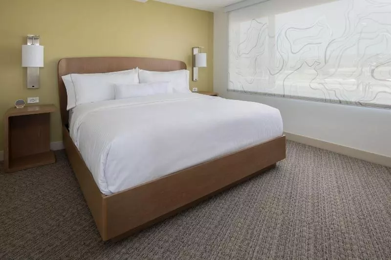 キングサイズベッドのスタンダードルーム, Hampton Inn & Suites By Hilton Regina East Gate
