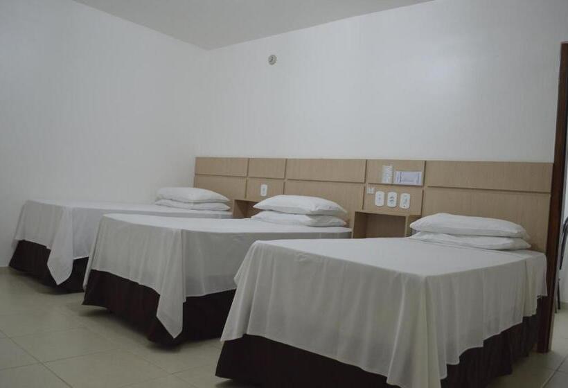 标准三人间, Richard