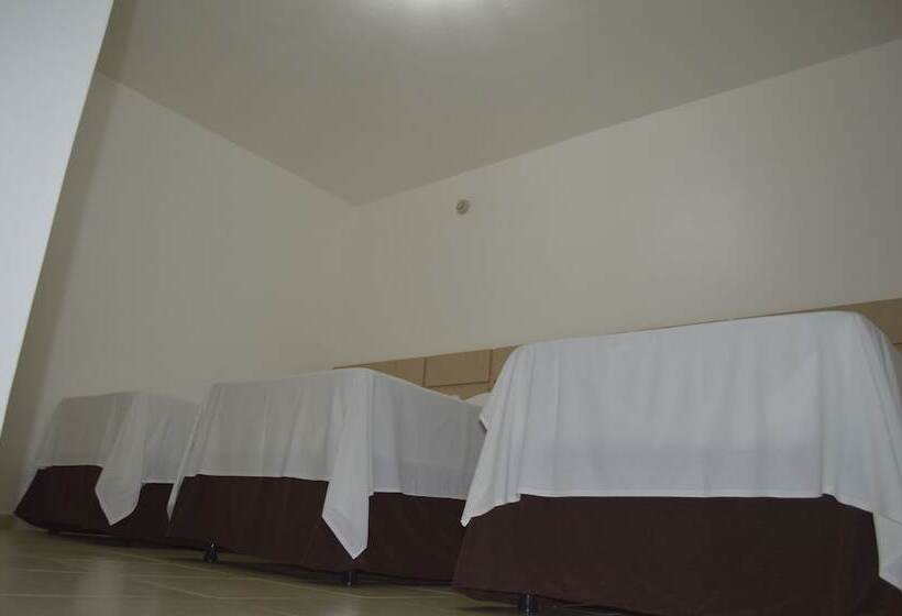 标准三人间, Richard