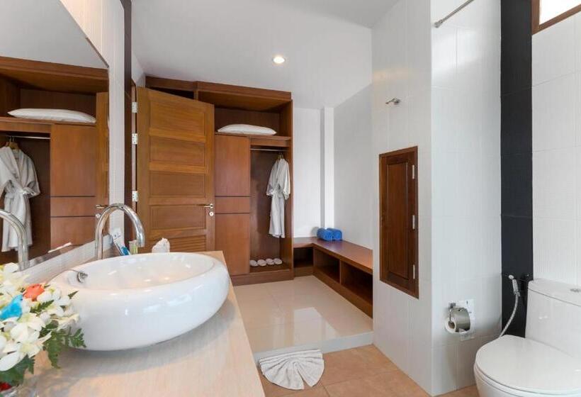 스위트 킹사이즈 침대, The View Rawada Phuket