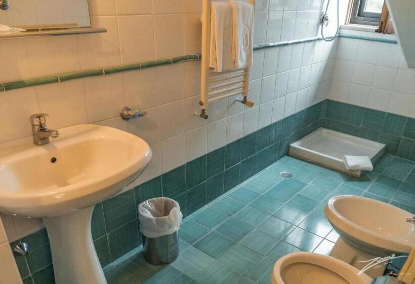 חדר סטנדרט לשלושה, Tramonti Green