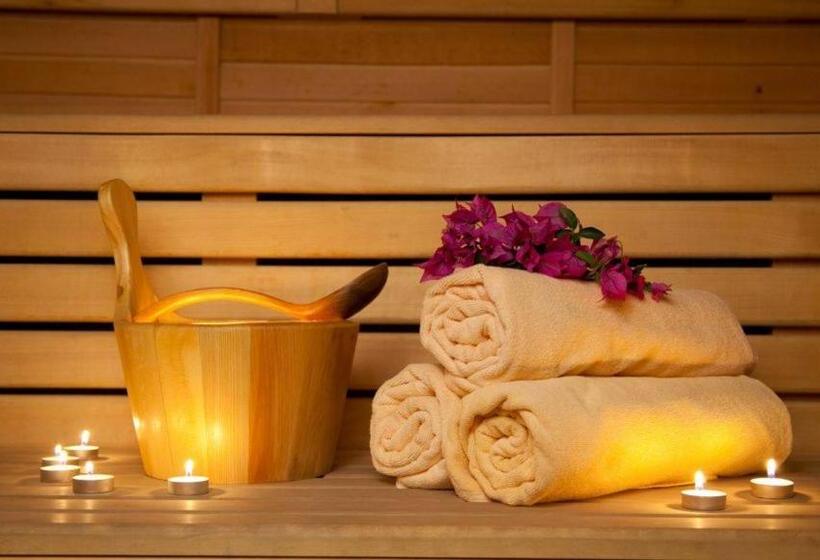 Трехместный Номер Стандарт с Балконом, стаи за гости тони