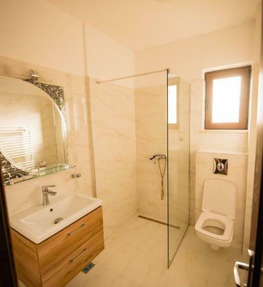 标准间, Pensiunea La Rusu