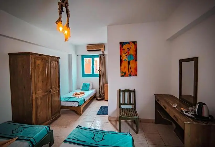 اتاق ساده سه نفره, Bamboo House Hotel Dahab