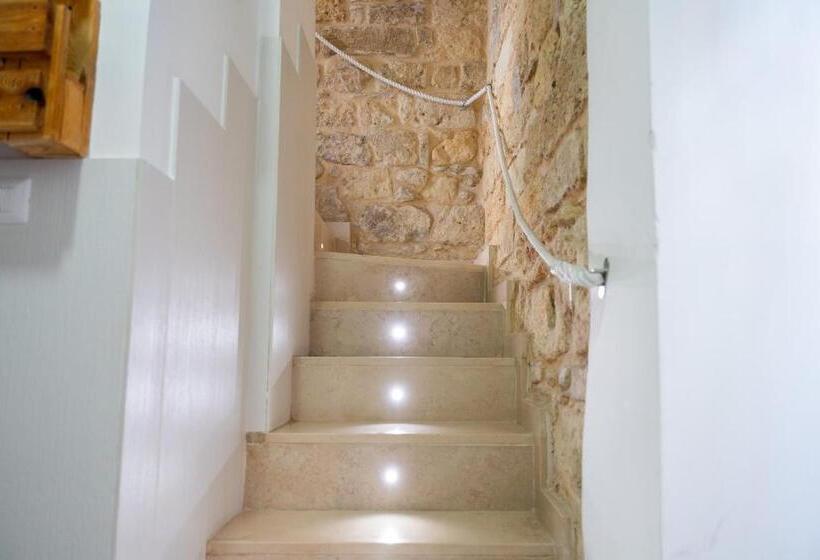 اتاق استاندارد سه نفره, Palazzo Nicolaus Del Borgo Antico