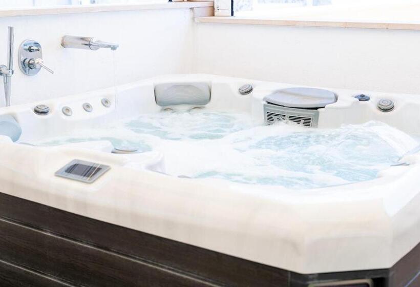 سوئیت با وان آب گرم, Palazzo Nicolaus Del Borgo Antico