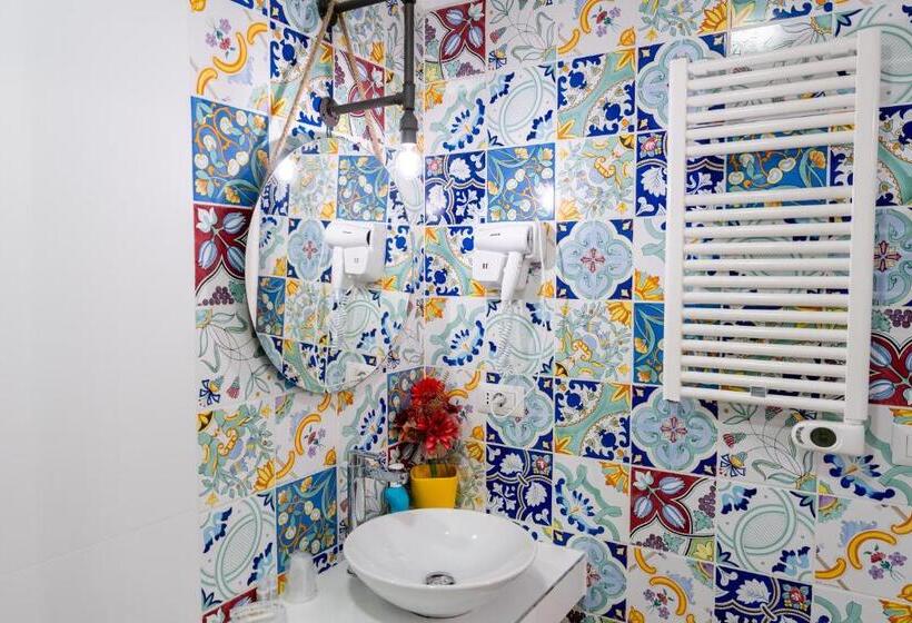 سوئیت با وان آب گرم, Palazzo Nicolaus Del Borgo Antico