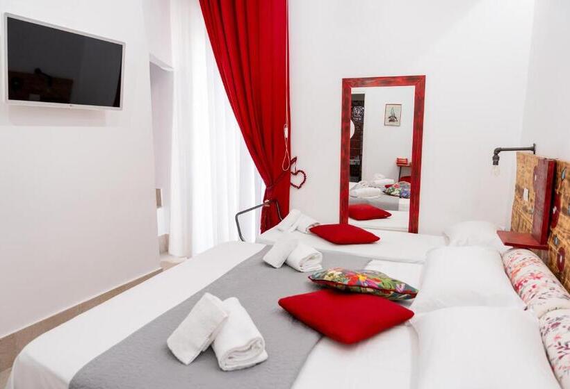 اتاق استاندارد سه نفره, Palazzo Nicolaus Del Borgo Antico