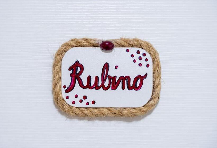 اتاق استاندارد سه نفره, Palazzo Nicolaus Del Borgo Antico