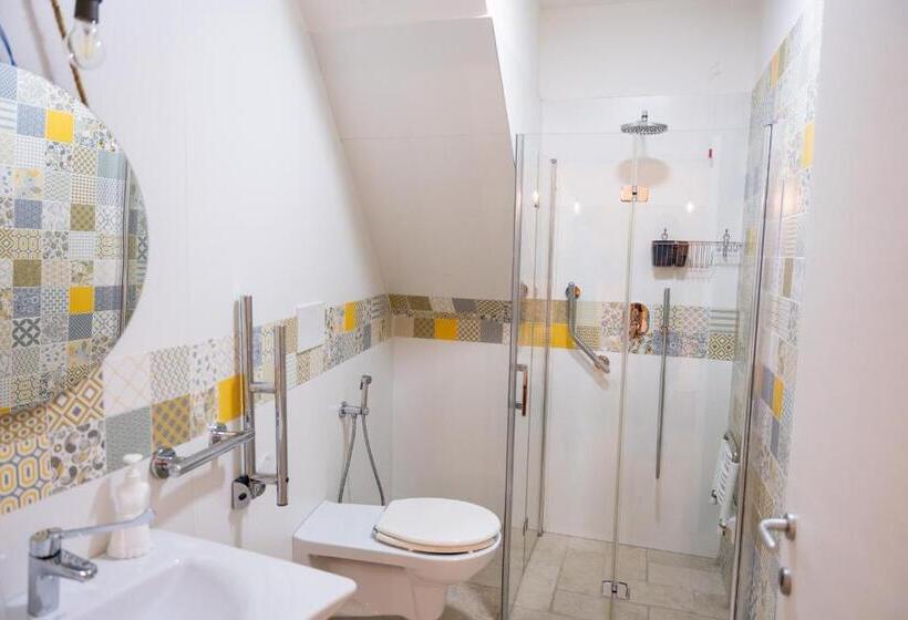 اتاق استاندارد چهار تخته, Palazzo Nicolaus Del Borgo Antico