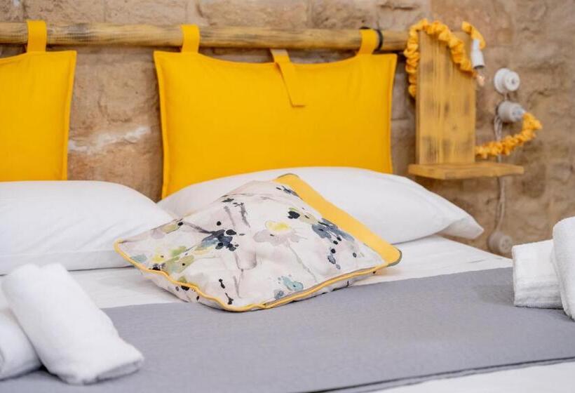 اتاق استاندارد چهار تخته, Palazzo Nicolaus Del Borgo Antico