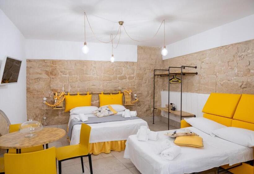 اتاق استاندارد چهار تخته, Palazzo Nicolaus Del Borgo Antico