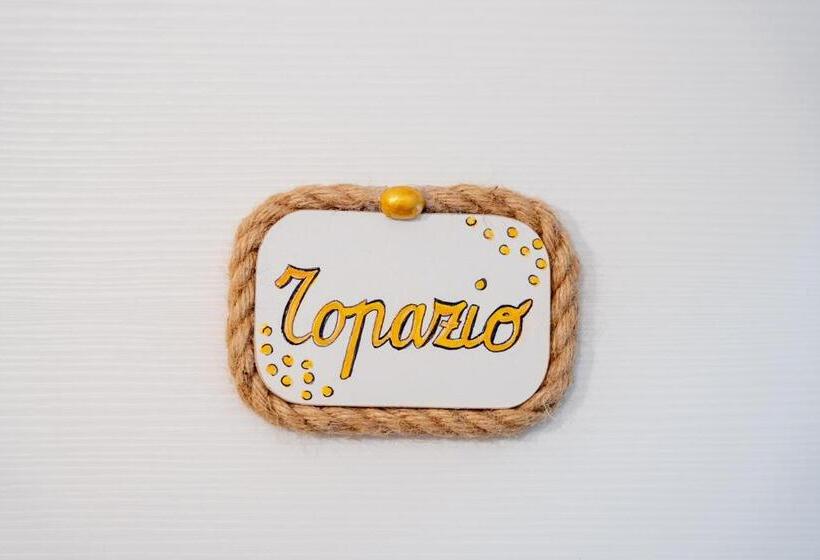 اتاق استاندارد چهار تخته, Palazzo Nicolaus Del Borgo Antico