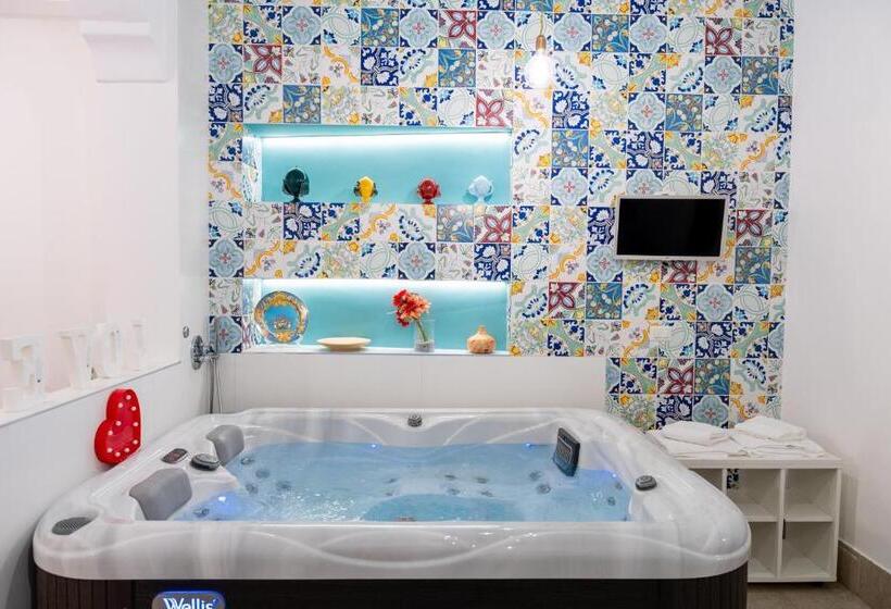 سوئیت با وان آب گرم, Palazzo Nicolaus Del Borgo Antico