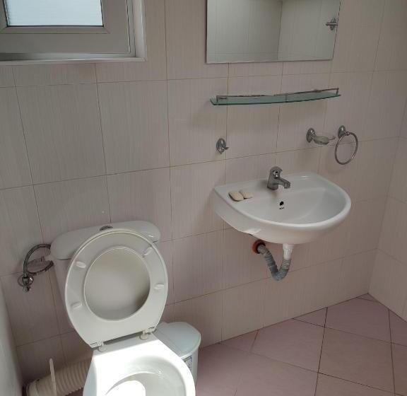 Трехместный Номер Стандарт с Балконом, хотелски комплекс авалон