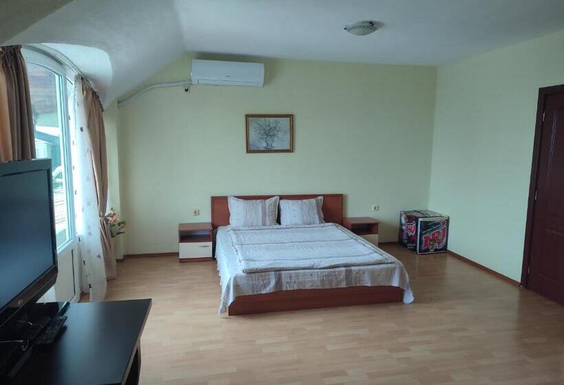 バルコニー付スタンダード４ベッドルーム, хотелски комплекс авалон