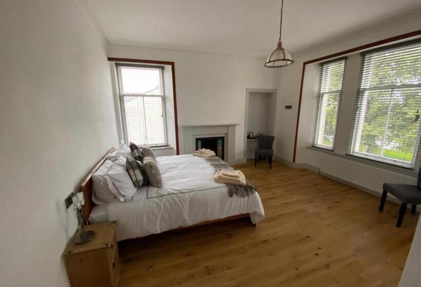 Номер Стандарт, Manor House