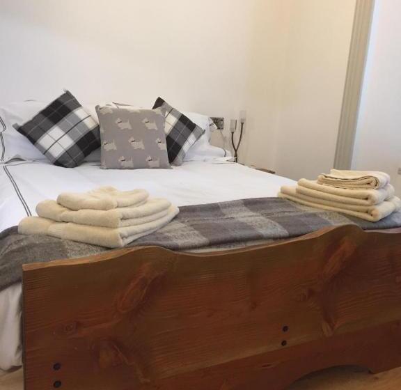 Номер Стандарт, Manor House