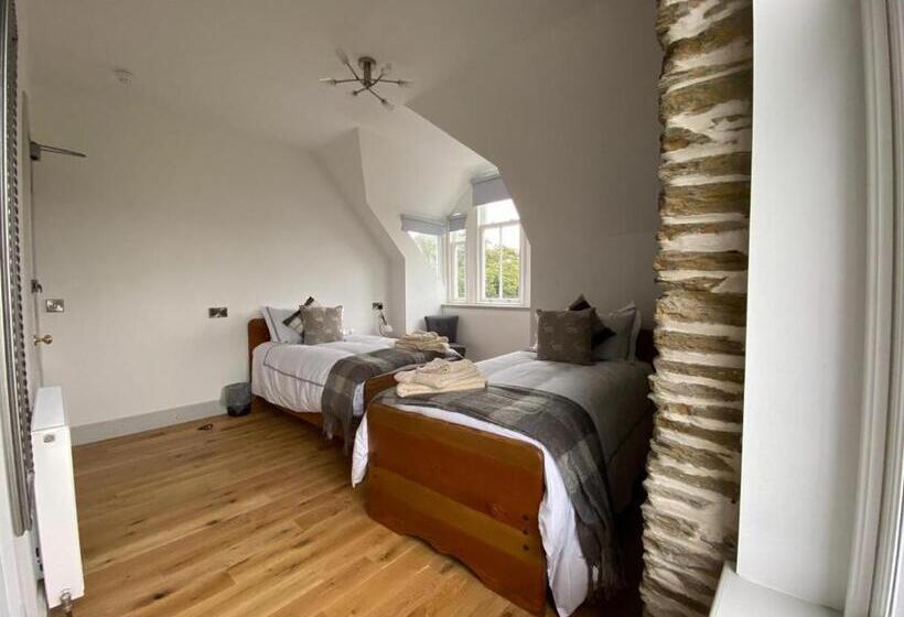 Номер Стандарт, Manor House