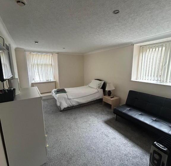 Номер Стандарт, Manor House