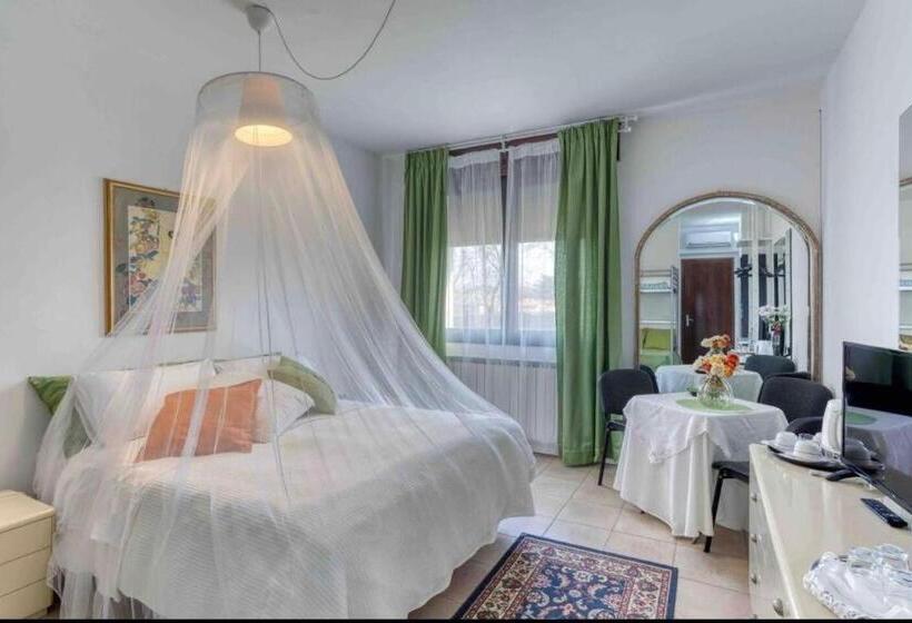 חדר דלוקס לארבעה, Garden Of Venice