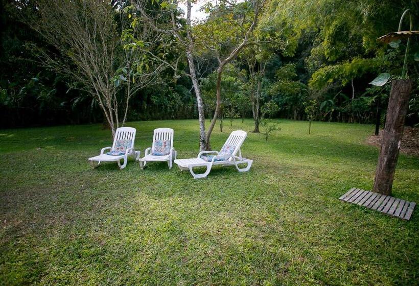 اتاق خانوادگی با چشم‌انداز باغ, Pouso Do Bichinho 1