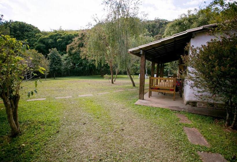 اتاق خانوادگی با چشم‌انداز باغ, Pouso Do Bichinho 1