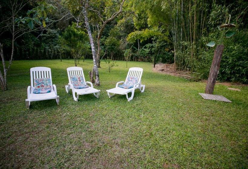 اتاق خانوادگی با چشم‌انداز باغ, Pouso Do Bichinho 1