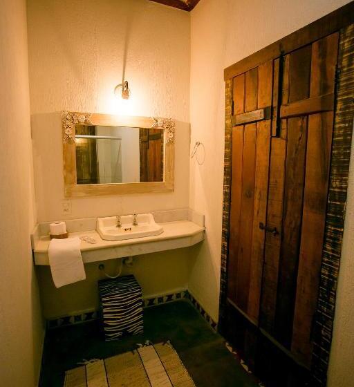 اتاق خانوادگی با چشم‌انداز باغ, Pouso Do Bichinho 1