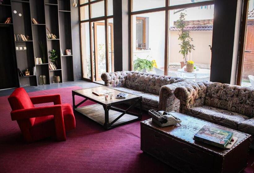 إستديو قياسى مزود بشرفة, R34 Boutique Guest House