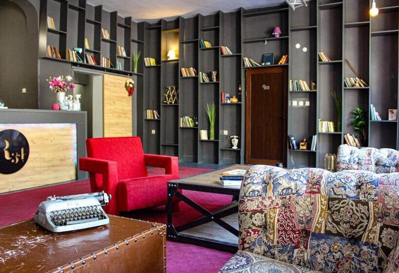 إستديو قياسى مزود بشرفة, R34 Boutique Guest House