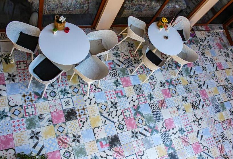 استودیوی لوکس, R34 Boutique Guest House