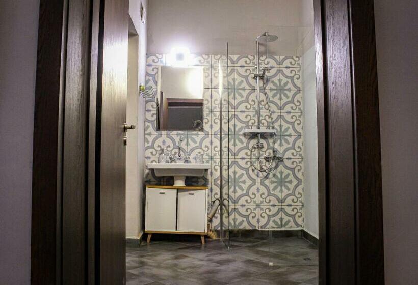 إستديو قياسى مزود بشرفة, R34 Boutique Guest House