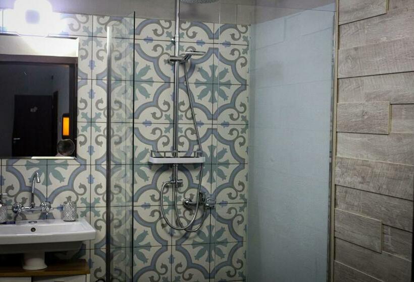 إستديو قياسى مزود بشرفة, R34 Boutique Guest House