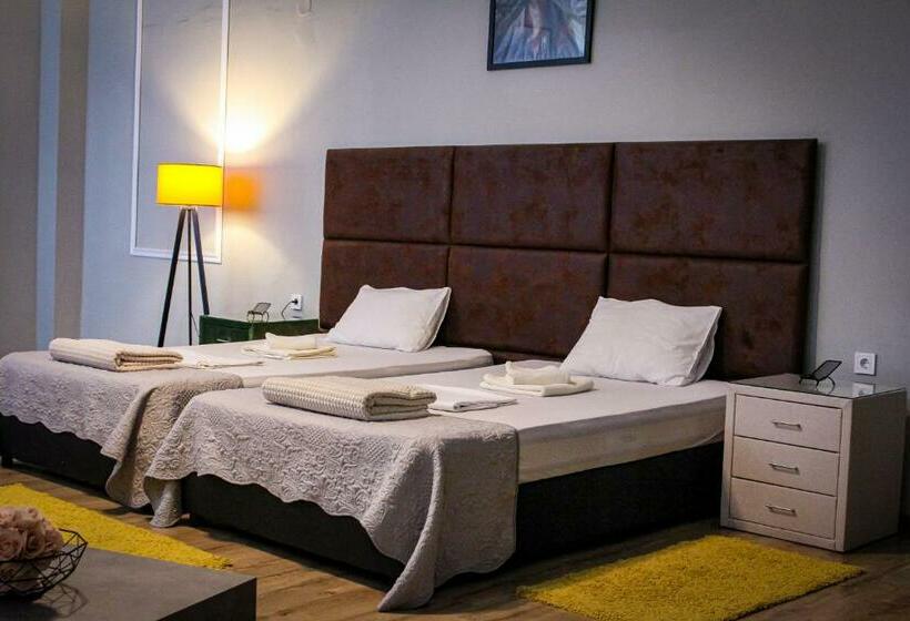 استودیو استاندارد با بالکن, R34 Boutique Guest House