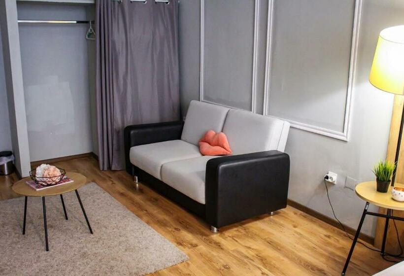 إستديو قياسى مزود بشرفة, R34 Boutique Guest House