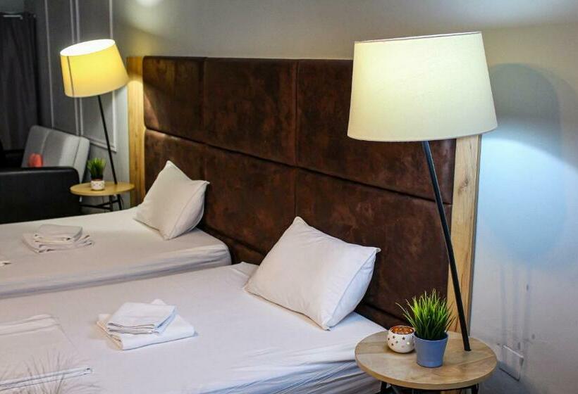 استودیو استاندارد با بالکن, R34 Boutique Guest House