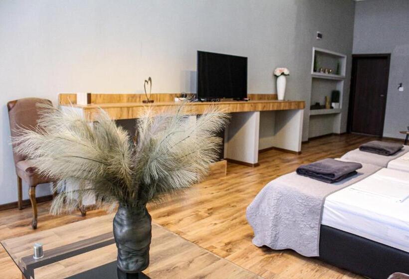 إستديو قياسى مزود بشرفة, R34 Boutique Guest House