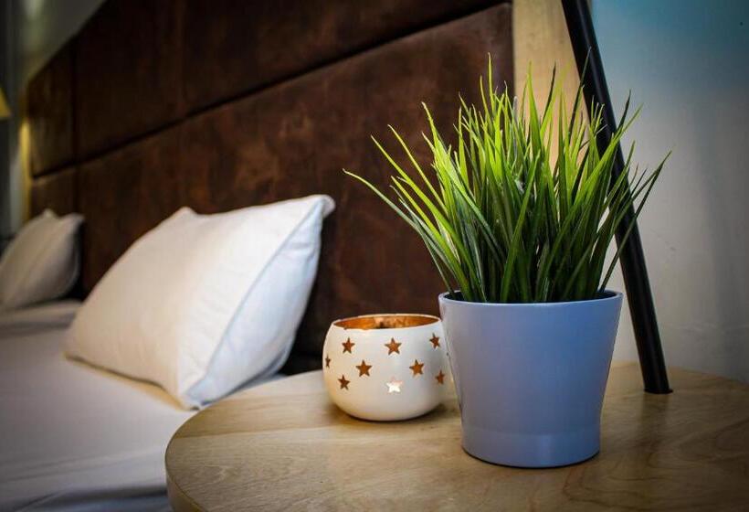 إستديو قياسى مزود بشرفة, R34 Boutique Guest House