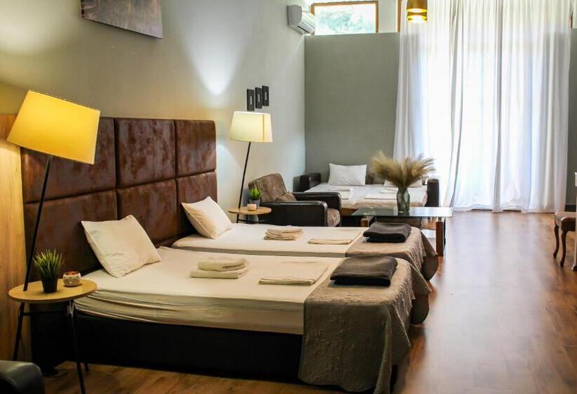 استودیو استاندارد با بالکن, R34 Boutique Guest House