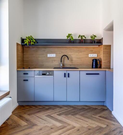 شقة غرفة واحدة, Design Pension Twenty 20