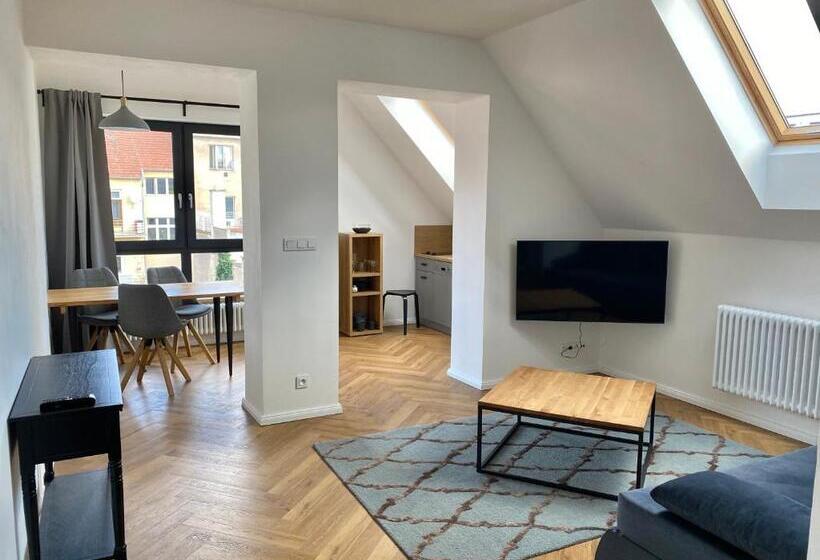 جناح سرير كينج, Design Pension Twenty 20