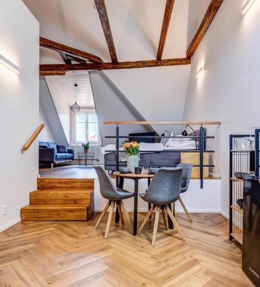 جناح ديلوكس, Design Pension Twenty 20