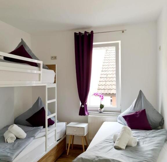 اتاق استاندارد سه تخته با سرویس بهداشتی مشترک, My Hostel Füssen