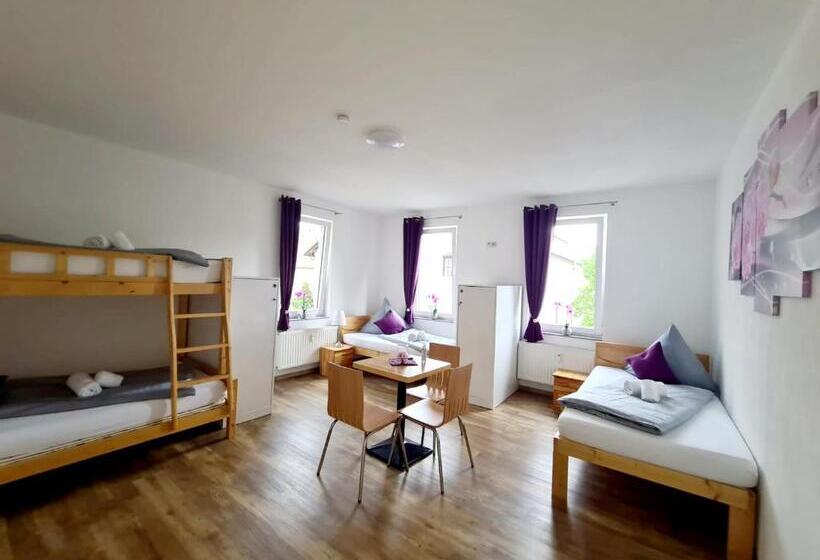 اتاق استاندارد چهارنفره با سرویس بهداشتی مشترک, My Hostel Füssen