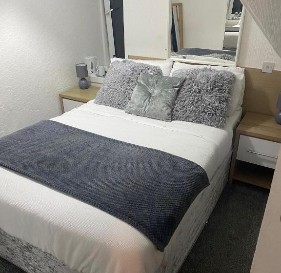 Standard room with outdoor bath, Glenmoore Guest House