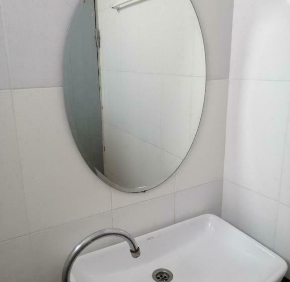 Quarto deluxe, ศรีกรุงดีลักซ์โฮเตล